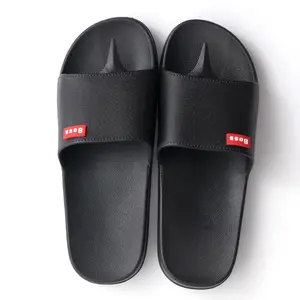 Zapatillas de PVC con suela blanda para parejas, chanclas antideslizantes de color negro para el hogar