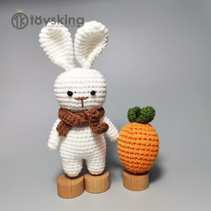 TK Handcraft Amigurumi : Cadeaux au crochet pour nouveau-nés, jouet lapin avec <span class=keywords><strong>hochet</strong></span> <span class=keywords><strong>carotte</strong></span>, fabrication artisanale - Product Image 1