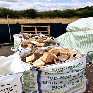 Bois de chauffage en chêne de qualité supérieure séché au four, faible teneur en cendres, provenance France, durée de conservation de 3 à 5 ans, système de chauffage, meilleure qualité, approvisionnement en bois dur naturel - Product Image 1
