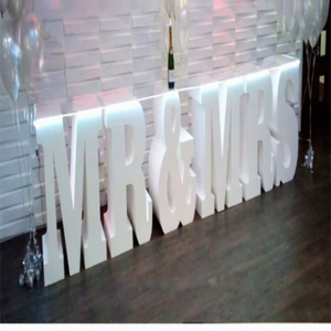 โต๊ะมีตัวอักษรสำหรับการต้อนรับ MR & MRS โต๊ะจดหมายงานแต่งงาน MR & MRS โต๊ะฐานตัวอักษรสำหรับขายในสหรัฐอเมริกา - Product Image 1