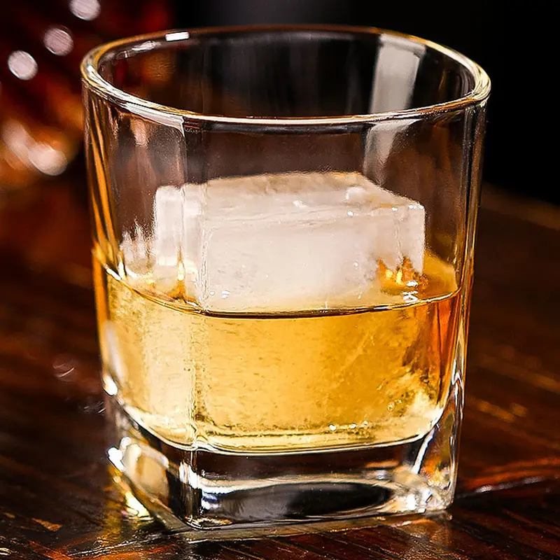 Épaissie quatre carrés verre ménage simple transparent tasses à eau tasses à thé whisky tasses en gros bar chopes à bière