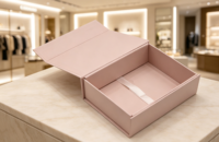 Boîte artisanale en papier rose de luxe classique, logo imprimé offset personnalisé, boîte cadeau rigide magnétique haut de gamme pour vêtements