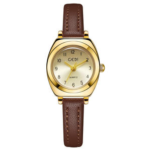 Montre à quartz pour femme de forme tonneau, simple et élégante, bracelet en cuir - Product Image 1