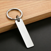 Porte-clés créatif et amusant en métal avec mousqueton, gravure laser, logo personnalisé, cadeau pour couple, vente en gros sur mesure