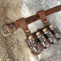 Ceinture porte-potions rétro en cuir PU style Viking nordique médiéval WJF55 pour quatre bouteilles, idéale pour cosplay et fêtes d'Halloween