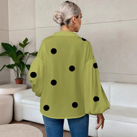 Kemeja Lengan Panjang Model Puff Longgar dengan Kerah Setengah Kancing Bermotif Polkadot Gaya Prancis Chic Musim Semi 2026