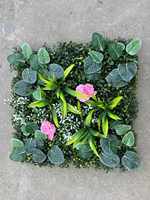 Plante artificielle murale avec fleurs