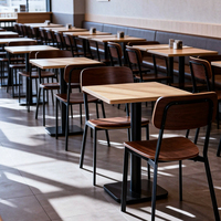 Ensemble de table et chaises de restaurant industriel empilables, structure en métal, plateau en bois, mobilier de salle à manger pour hôtel, restauration rapide, café