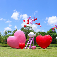 Ensemble de sculptures en fibre de verre sur mesure, colorées, en forme de ballon, de cœur, de nuage et d'échelle, pour parcs à thème, lieux de mariage et communautés