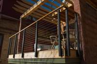 Rampe de sécurité certifiée pour mezzanine résidentielle, conforme aux codes de construction pour garde-corps intérieurs