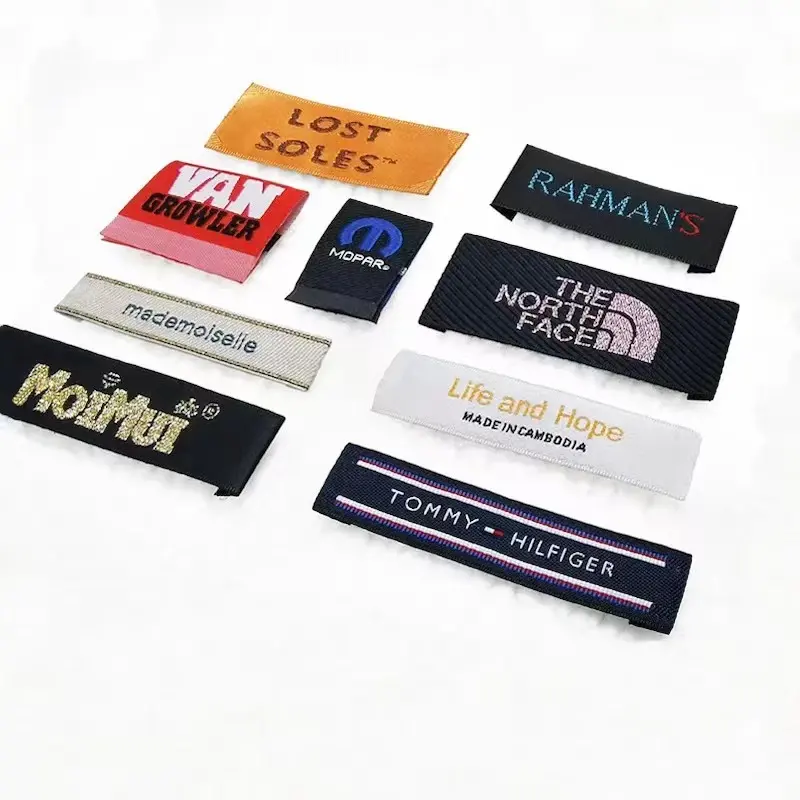 Label bordir garmen kustom cepat dengan logo Patch label satin untuk pakaian