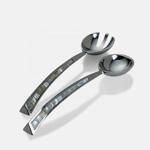 Ensemble de service à salade cuillère et fourchette de service à salade en acier inoxydable argenté poli avec poignée MOP - Product Image 2