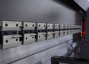 Presse plieuse automatique Jmt de Style Amada avec outillage de frein à pression Kyokko à vendre au qatar - Product Image 2