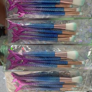 Pinceaux de maquillage 4 en 1 en forme de sirène, électroplaqués, à queue de poisson, pour cosmétiques, approvisionnement mixte, prix bas, directement de l'usine - Product Image 2
