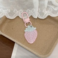 KC624 Metalen sleutelhanger met glitter PVC aardbei hanger schattig fruit tas charme accessoire voor meisjes cadeau