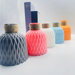 Jarrón de Plástico Qi Xing de 14 cm con Acabado Mate, Diseño Moderno, Florero de Mesa con Patrón de Piña, Decoración para el Hogar - Product Image 1
