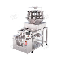 Machine d'emballage automatique multi-têtes pour le remplissage et la fermeture de sachets préformés de pâte, de poudre et de granulés de crevettes congelées brutes