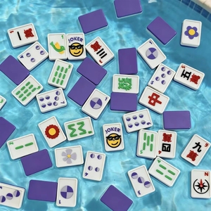 Juego de 160 Fichas de Mahjong Americano en Relieve 3D con Tapete Flotante - Product Image 1