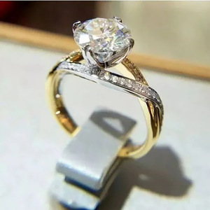 Anello Classico a Quattro Punte con Fascia Intrecciata Bicolore, Gioiello da Donna per Fidanzamento e Matrimonio - Product Image 1
