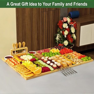 Juego de Tabla de Quesos de Bambú de 4 Piezas con Soporte para Cuchillos, Plato para Salsas, Regalo de Inauguración de Casa - Product Image 4