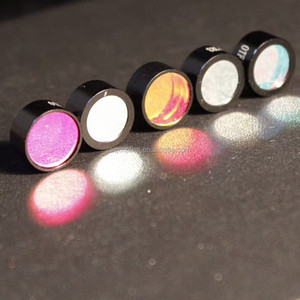 405nm 450nm 532nm <span class=keywords><strong>632nm</strong></span> hẹp <span class=keywords><strong>bandpass</strong></span> kính quang học lọc cho đèn pin sân khấu ánh sáng laser đầy màu sắc lớp phủ hiệu suất cao - Product Image 6