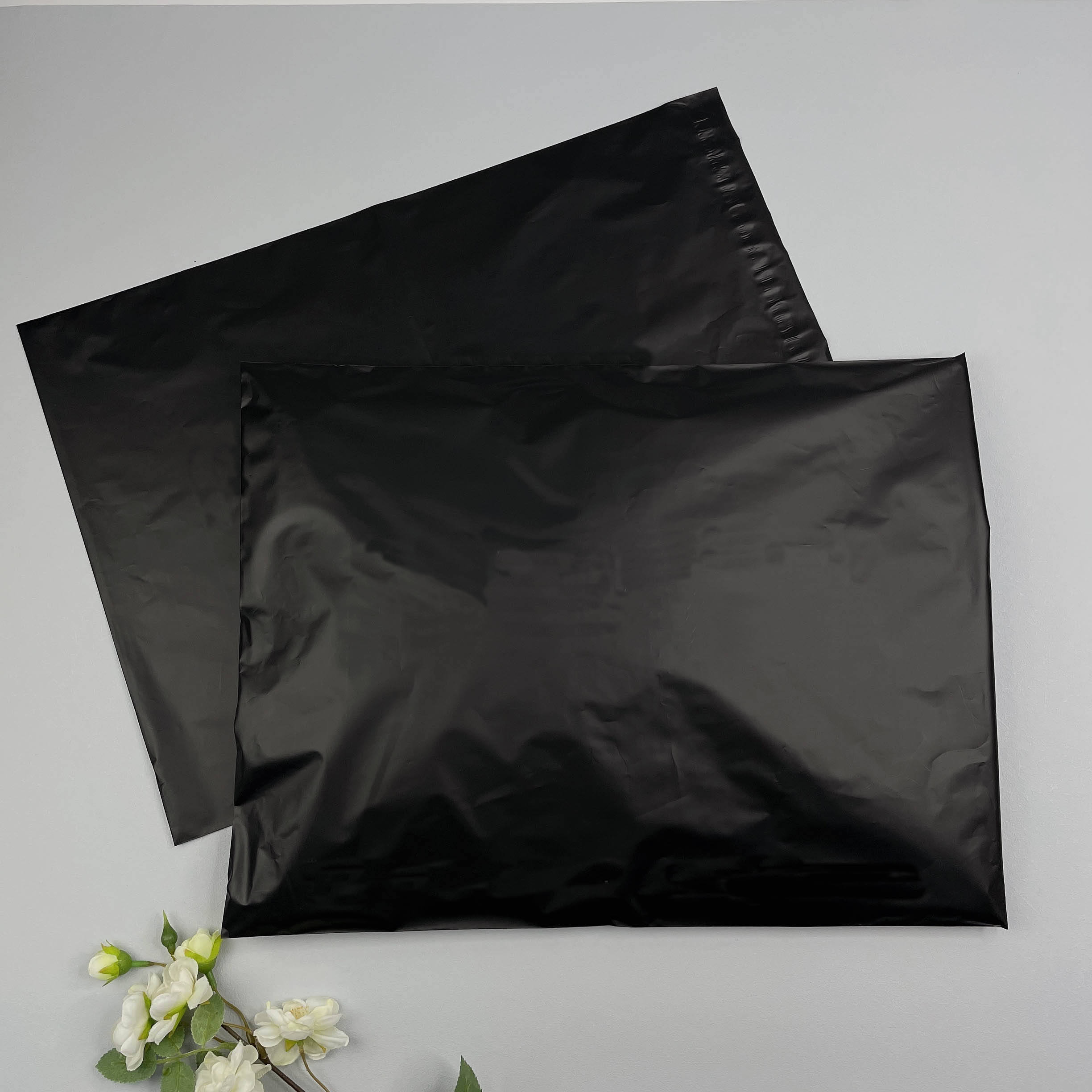 Black (plain bag)