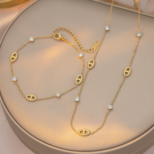 Ensemble <span class=keywords><strong>collier</strong></span> et bracelet <span class=keywords><strong>en</strong></span> acier inoxydable style luxe léger français, orné de diamants blancs et de pendentif <span class=keywords><strong>en</strong></span> forme de nez de cochon, <span class=keywords><strong>pour</strong></span> <span class=keywords><strong>femme</strong></span> - Product Image 1