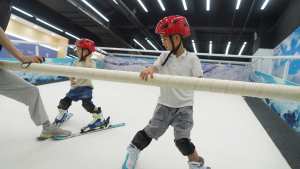 Fabricant personnalisé avec des gymnases automatiques à double moteur Équipement de simulation de ski sans fin Piste de ski sans fin - Product Image 3