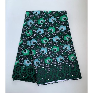 Nuovi Materiali in Vendita: Pizzo Voile Svizzero in Cotone per Nigeria, Pizzi Colorati in Cotone con Motivi Floreali e Applicazioni <span class=keywords><strong>di</strong></span> Pietre - Product Image 2