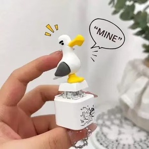 Colgante Electrónico Interactivo con Teclado, Luz y Sonido, Activado por Voz, Diseño Creativo de Pájaro, para Aliviar el Estrés, de Plástico, para Venta Transfronteriza - Product Image 1