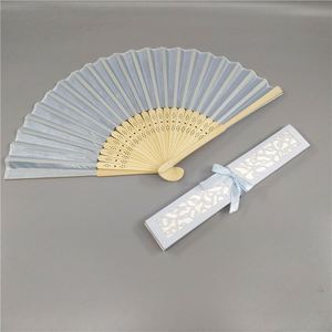 Éventail pliant en bambou écologique avec design peint coloré personnalisé pour cadeau de mariage, souvenir de fête, fournitures de décoration - Product Image 3