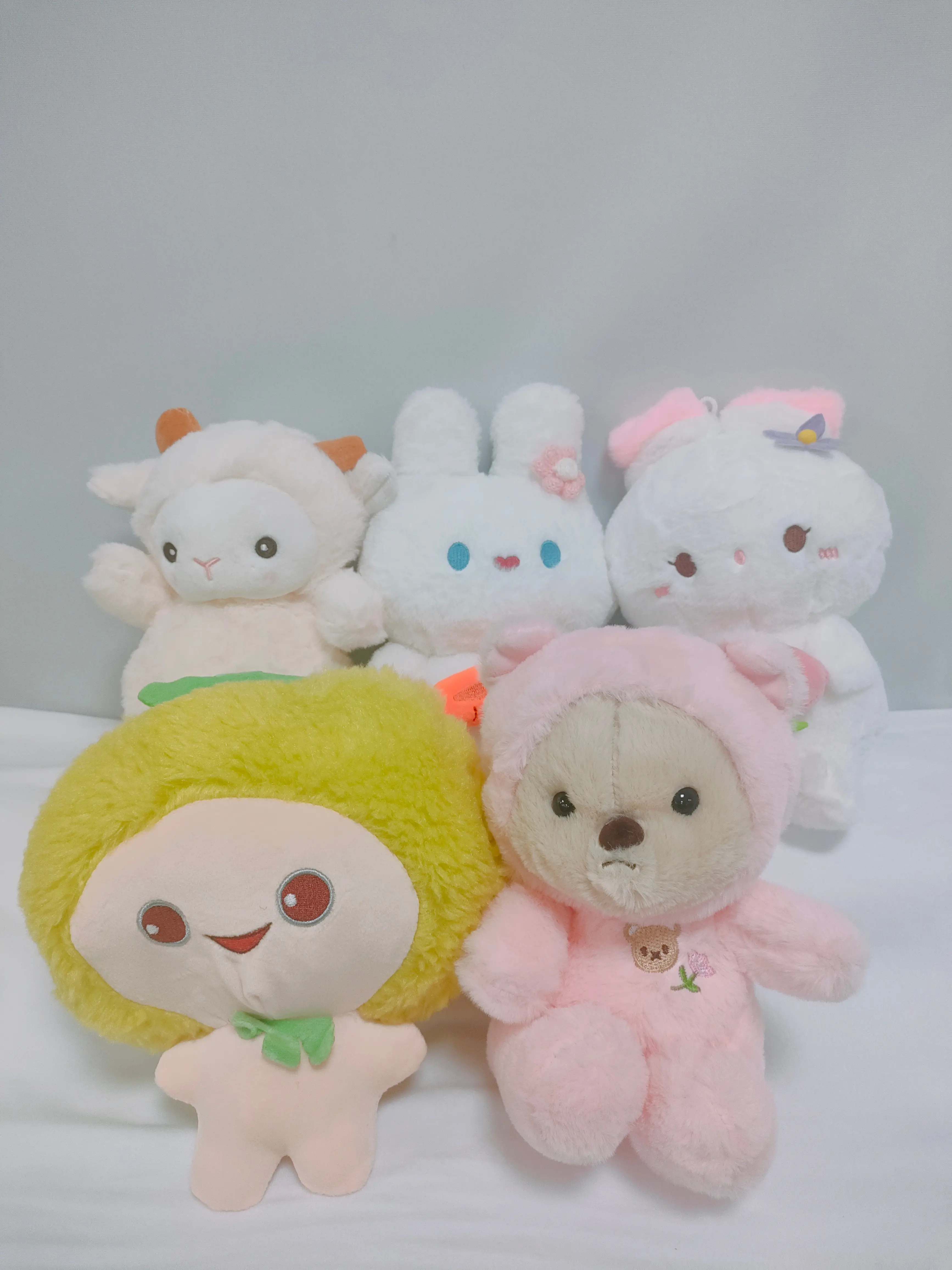 Beyaz tavşan peluş fabrika özelleştirilmiş OEM peluş hayvan oyuncak