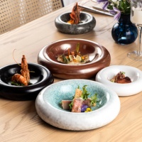 Assiette de service artisanale en porcelaine émaillée, style bohème décontracté, pour desserts, pâtes, sashimi, salades, compatible lave-vaisselle et micro-ondes, idéale pour la restauration.