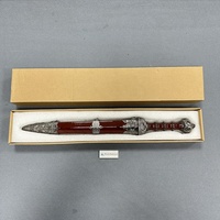 Épée historique médiévale gravée, type couteau de boucher, inspirée des Romains, des Vikings et des Chevaliers, avec fourreau rouge, modèle miniature professionnel