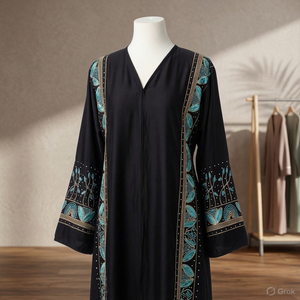 Abaya Modeste de Luxe Noire Turquoise Brodée Motifs Botaniques avec Taille Naturelle - Product Image 3