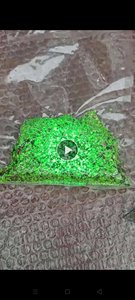 Frammenti di <span class=keywords><strong>Autunite</strong></span>, provenienti dalla provincia di Hunan, Cina, si illuminano in verde brillante sotto la luce UV. - Product Image 6