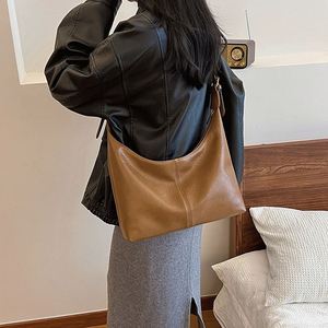 Sacs pour femmes classiques et pratiques avec logo personnalisé, sac à bandoulière rétro tendance, sac fourre-tout de grande capacité pour les trajets quotidiens - Product Image 4