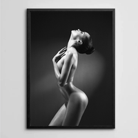 Impresión Artística de Fotografía de Figuras, Arte Mural de Cuerpo Artístico en Tono Bronce, Lienzo Enmarcado con Iluminación Dramática para Sala de Estar