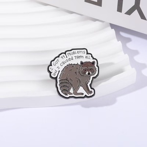 Broches de Aleación de Zinc con Esmalte de Mapache de Dibujos Animados, 'Tengo 99 Problemas, Yo Los Causé a Todos', Insignias de Solapa, Joyería, Regalos - Product Image 4
