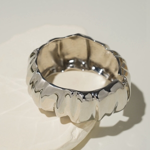 Bracciale a Polsino in Lega di Zinco Argentato con Design Arrotondato e Massiccio, Vendita Diretta dalla Fabbrica, Accessori in Acciaio Inossidabile per Donna - Product Image 2