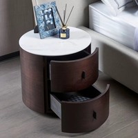 Table de chevet ronde de style moderne en noyer foncé avec tiroir, structure en bois et plateau en roche, assemblée, pour chambre d'hôtel, salon, villa