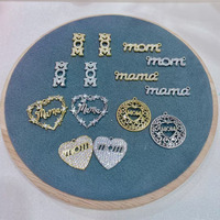 CZ9142 Dainty 18k Gold Diamond CZ Micro Pave Lettre Mots Kiss Amore Baby Mama LOL Spiritual Charms Pendentif pour la fabrication de bijoux
