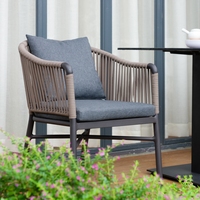 Chaise de jardin en corde tressée avec structure métallique pour villa