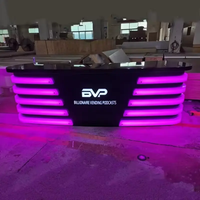 Bureau de diffusion LED moderne blanc brillant avec télécommande pour TV sportive et éclairage LED domestique