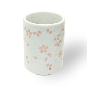 Fabriqué au Japon, tasses à thé en céramique avec délicats pétales roses, vaisselle florale pastel en gros - Product Image 1