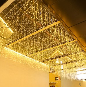 Guirlande lumineuse LED de Noël 220V, décorations de Noël en forme de glaçons pour les fêtes avec prise de courant intégrée - Product Image 1