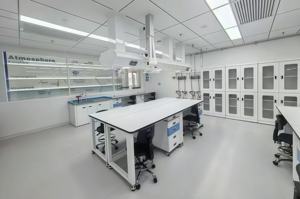 Arredamento per Laboratori Scolastici e Commerciali, Banco da Laboratorio a Isola con Armadietti in Acciaio, Tavolo per Test di Laboratorio con Accessori - Product Image 5