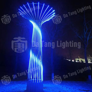 Tour de lumière de Noël verticale à LED pour les grandes décorations extérieures et les installations festives - Product Image 3
