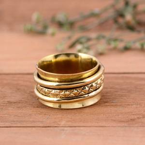 Bague tournante de méditation unisexe en laiton plaqué or 14 carats, style bohème, faite à la main, pour le pouce - Product Image 2