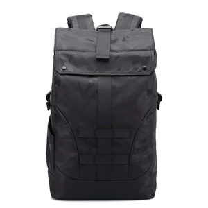 Mochila Negra de Poliéster de 25L con Cierre Enrollable, Múltiples Bolsillos, Estilo Minimalista Unisex para Uso Diario - Product Image 2